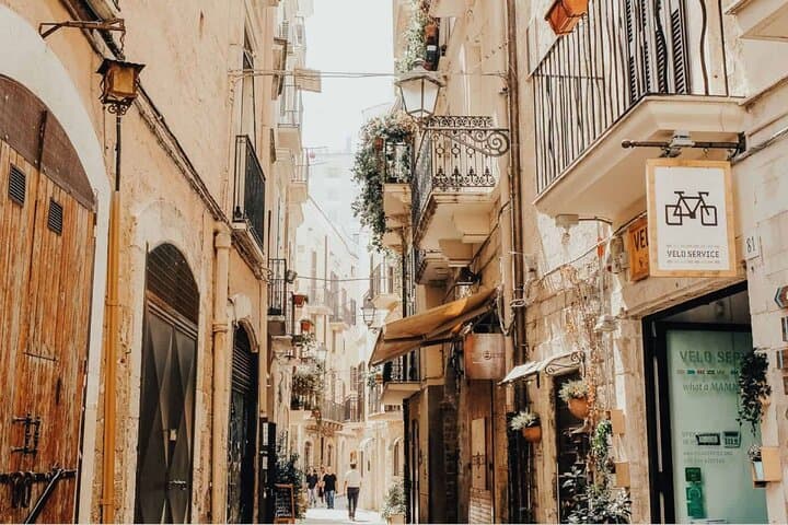 Bari Walking Tour with Audio and Written Guide by a Local