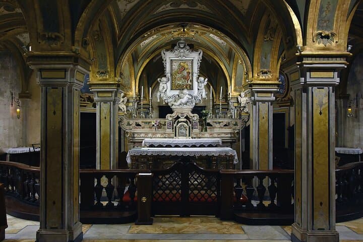 Bari Walking Tour with Audio and Written Guide by a Local