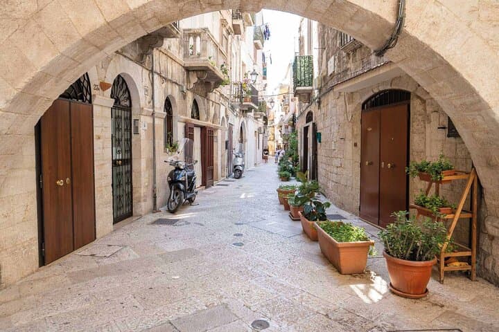 Bari Walking Tour with Audio and Written Guide by a Local