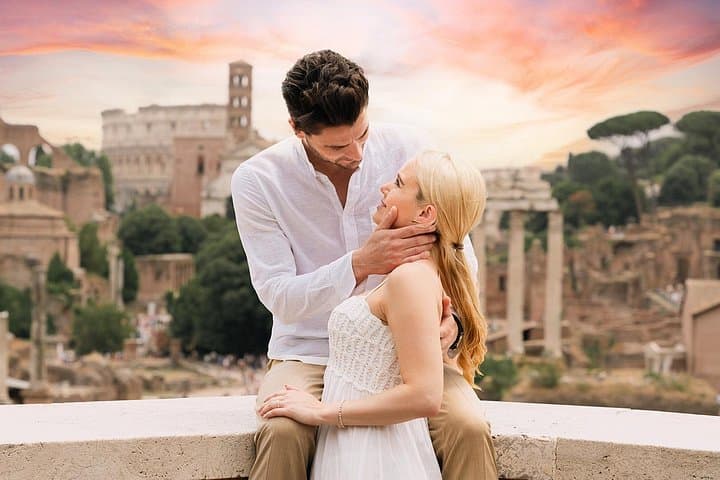 Rome: Private Colosseum Photoshoot with Local Photographer
