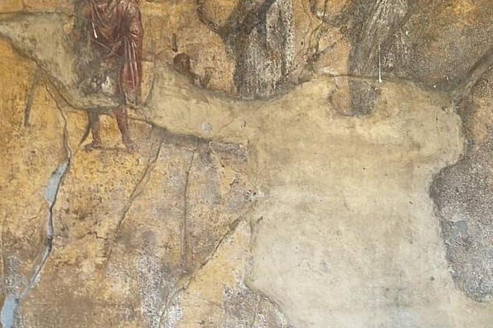 Private transfer from Naples airport to Pompeii