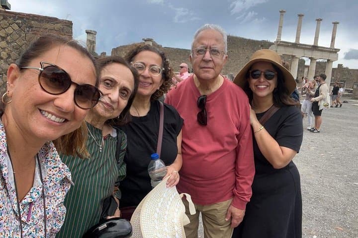Pompeii private tour with expert guide in archaeology