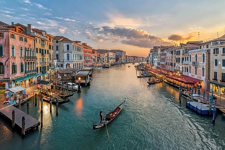 Venice: VCE Airport to City Centre (+Water Taxi) Private Transfer