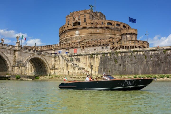 La Dolce Vita: Private Luxury Boat Ride in the Eternal City