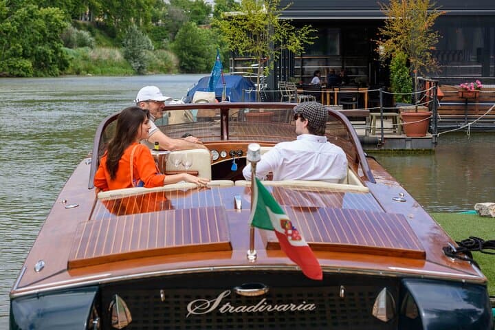 La Dolce Vita: Private Luxury Boat Ride in the Eternal City