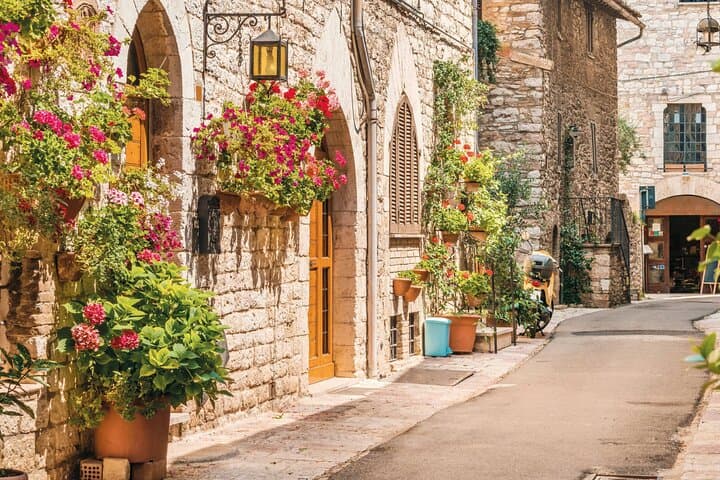 Perugia Walking Tour with Audio and Written Guide by a local