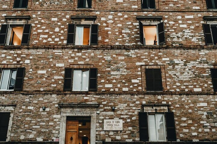 Perugia Walking Tour with Audio and Written Guide by a local