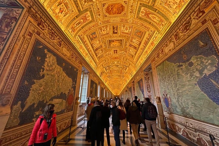 Skip the Line: Vatican Museums, Sistine Chapel Tour & St. Peter's
