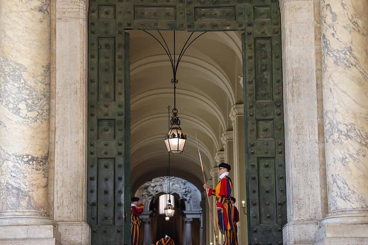 Rome: St. Peter’s Basilica Tour, La Pietà, Papal Tombs and Dome