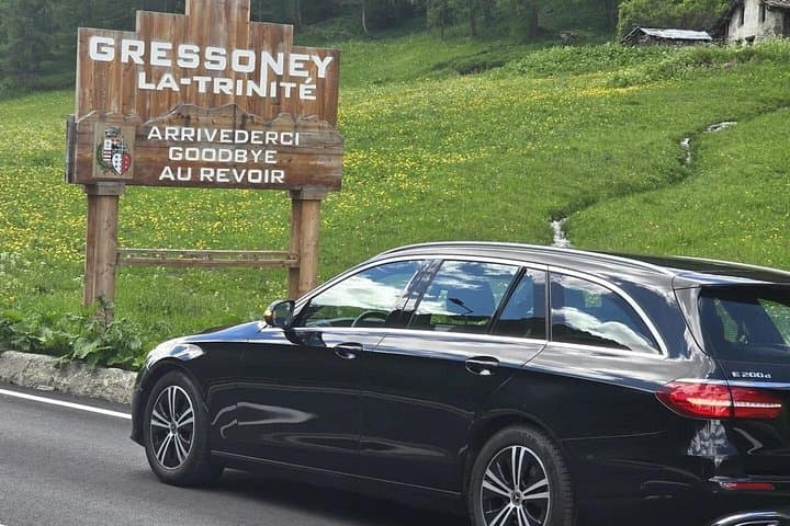 taxi / transfer service to and from airports