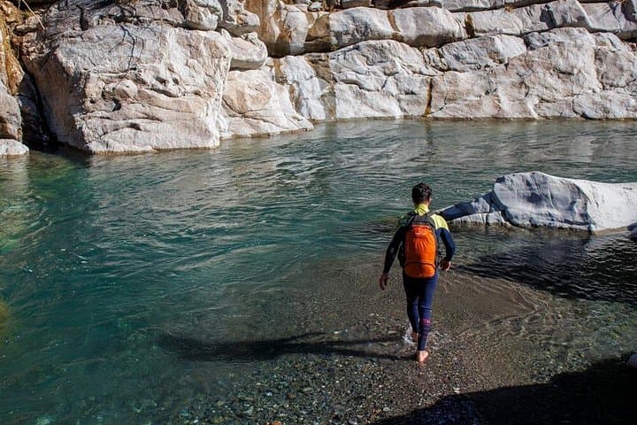 Torrentismo: Climbing up through the river