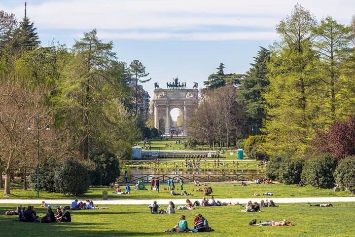 Milan Panoramic Views: Branca tower & Sforza Castle Walking Tour