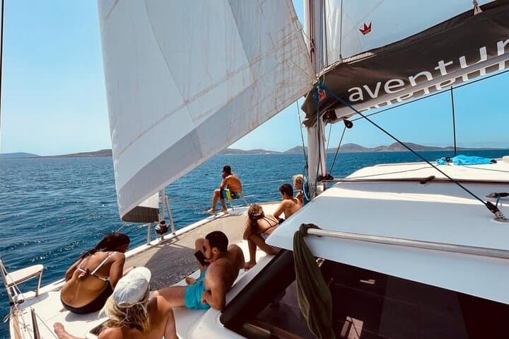 From Stintino: 3-hour catamaran tour with aperitif off La Pelosa