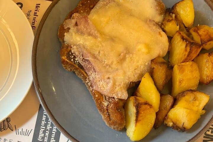 Bologna Food Tour: Taste the City's Classic Flavors with Local