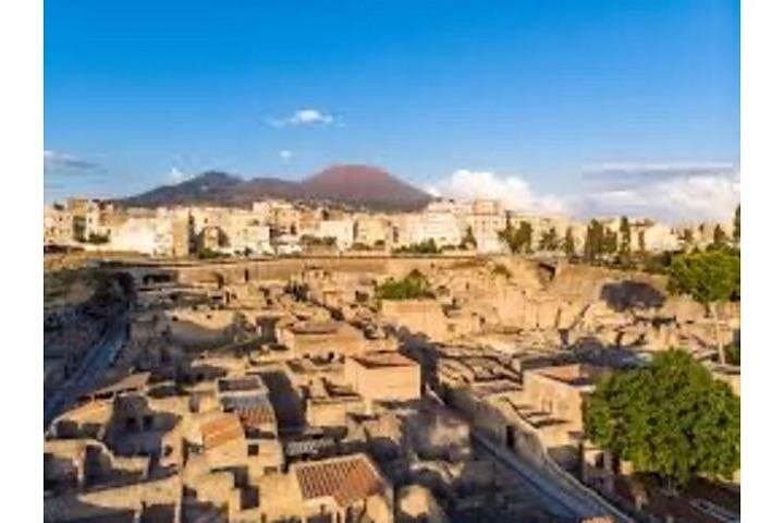 From Naples station to Sorrento with a 2 hours stop in Pompeii