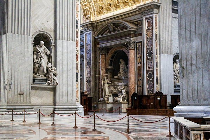 Vatican and St Peter Basilica Guided Tour With Dome