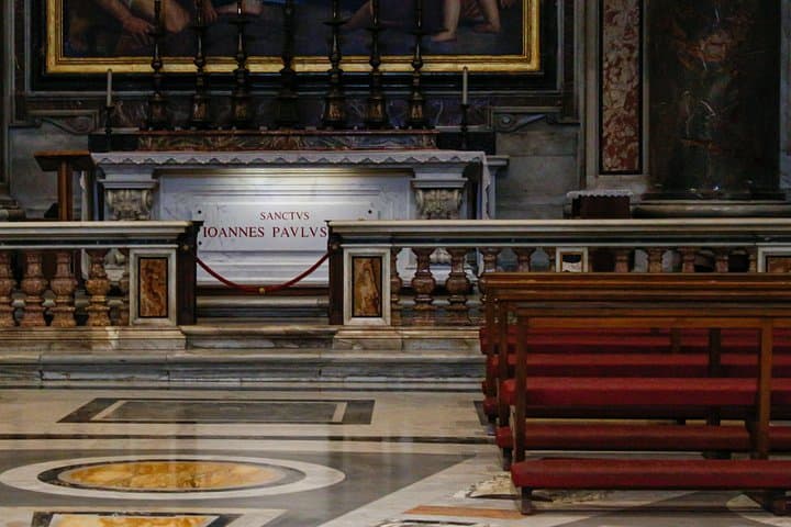 Vatican and St Peter Basilica Guided Tour With Dome