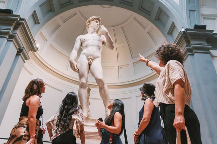 Explore the Academia Gallery, Duomo and Uffizi alongside an expert guide!