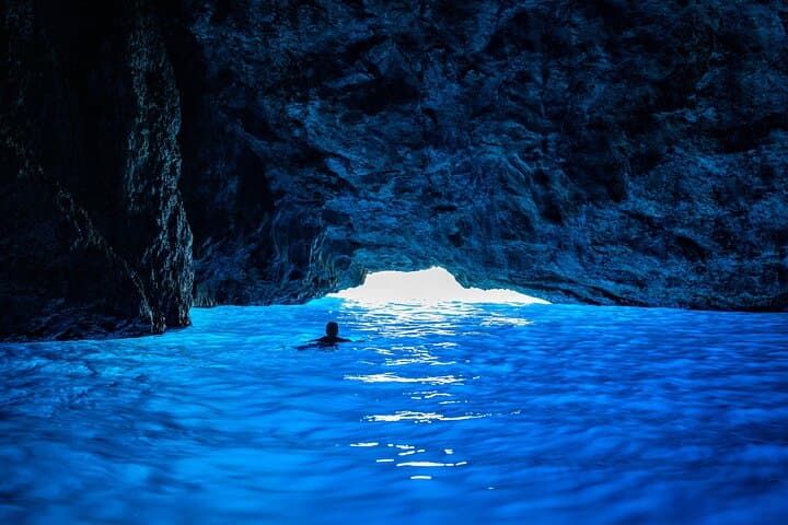 Capri Adventure Cruise: Sea Caves, Coastline & Blue Grotto Visit