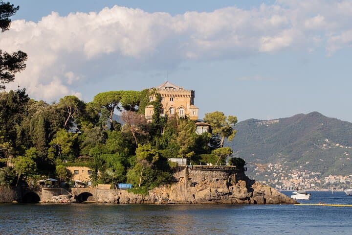 Paraggi Bay