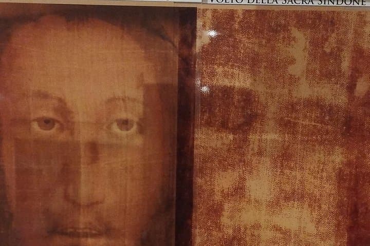 The Eucharistic Miracle & the Holy Face Private Tour from Rome
