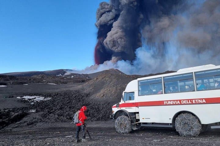 Etna excursion 3000 meters with 4x4 cable car
