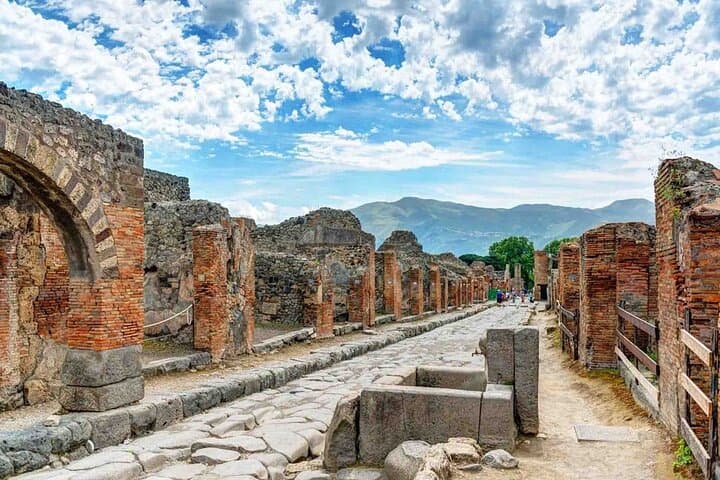 Pompeii and Vesuvius Small Groups from Rome for a Historical Adventure