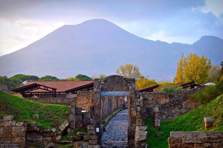 Pompeii and Vesuvius Small Groups from Rome for a Historical Adventure
