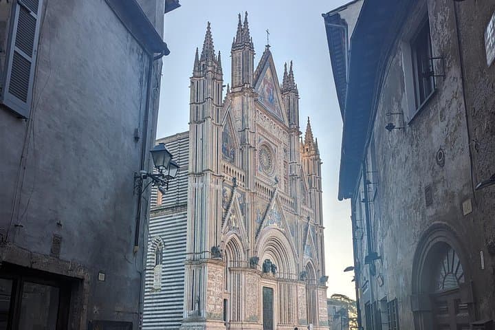 Orvieto & Civita E-Bike Tour w/ Private VIP Transfer from Rome