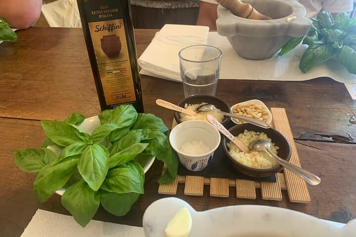 Cinque Terre: Authentic Pesto Cooking Class & Wine in Manarola