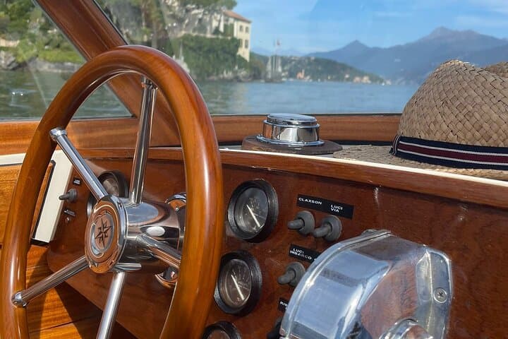 Private Boat Tour on Lake Como with Venetian Limousine