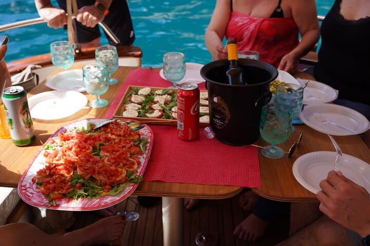 La Spezia: Sunset aperitif with dinner on the boat