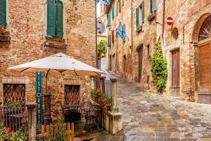 From Rome : Private Tour of Tuscany to Pienza and Montepulciano