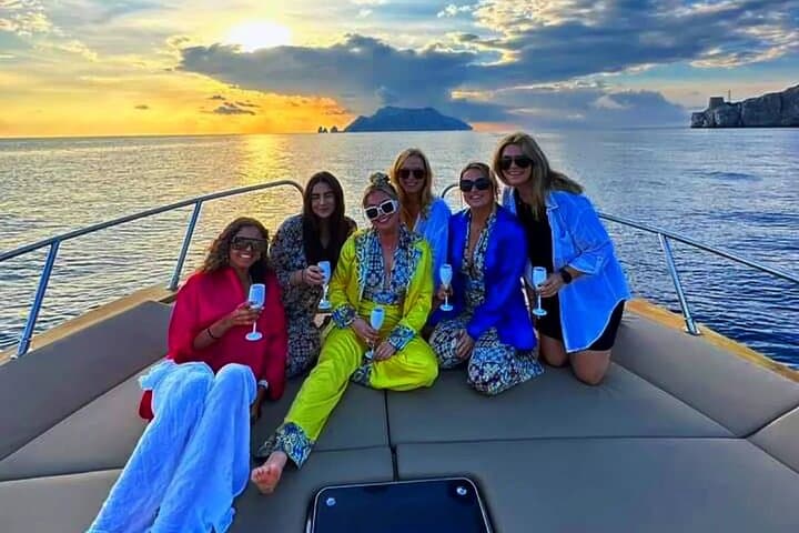 Private Sorrento Coast 2-Hour Boat Tour with limoncello