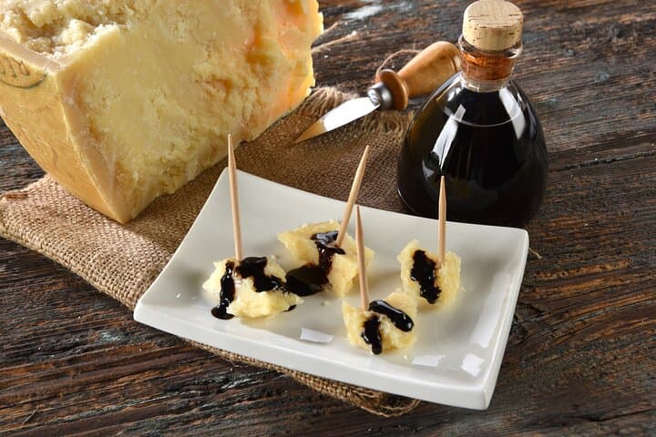 From Florence: Bologna Food Day Trip with Local Tastings