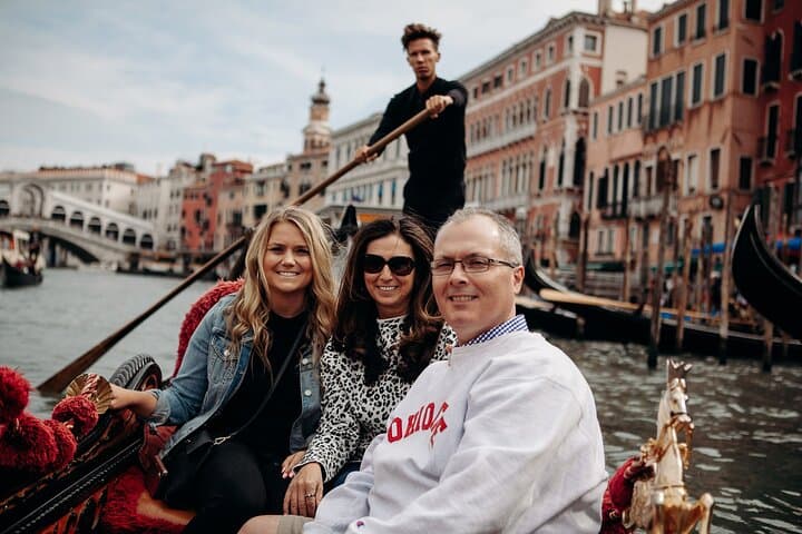 Venice Tour: Skip-Line St Mark’s & Gondola Ride