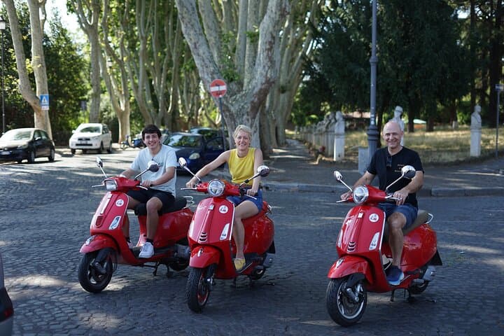 Explore Rome by Vespa With Pick up and Drop Off