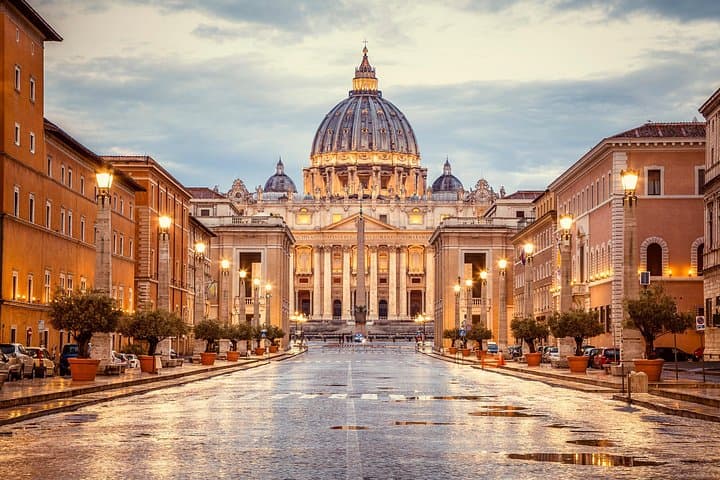 Private Transfer from Florence to Rome with 2h Sightseeing Stop