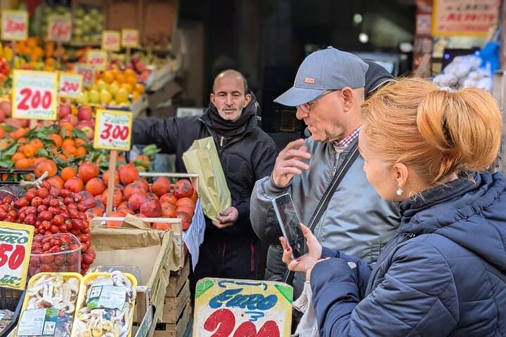 Naples: Street Art, Wine and Food Walking Tour