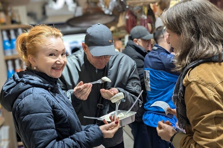 Naples: Street Art, Wine and Food Walking Tour