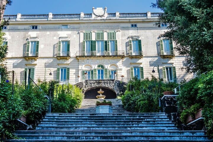 Naples guided tour in Vomero and Chiaia with Funicular Railway
