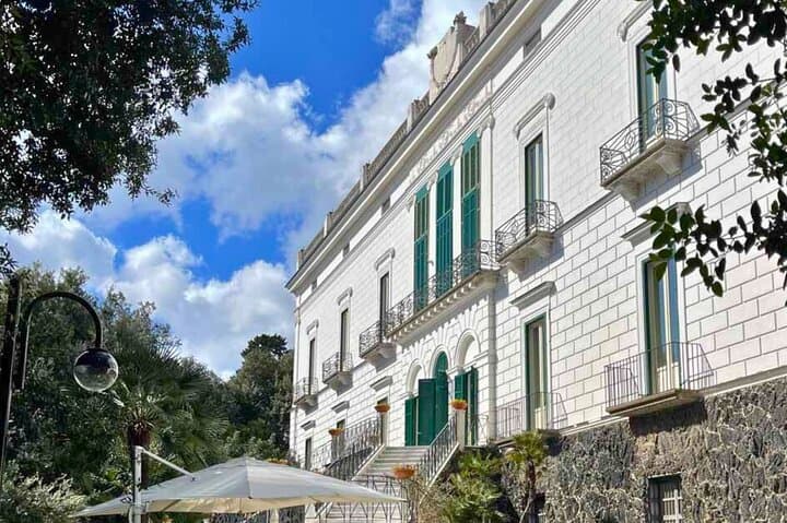 Naples guided tour in Vomero and Chiaia with Funicular Railway
