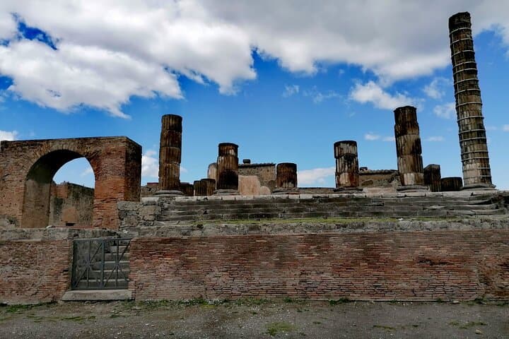 Pompeii from Naples: Smart Audio Guide with Travel Instructions
