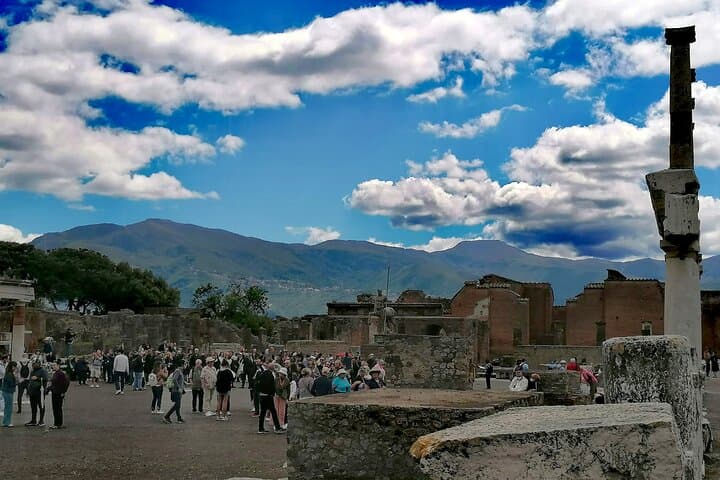 Pompeii from Naples: Smart Audio Guide with Travel Instructions