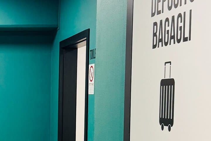 Hotel Krystal luggage storage