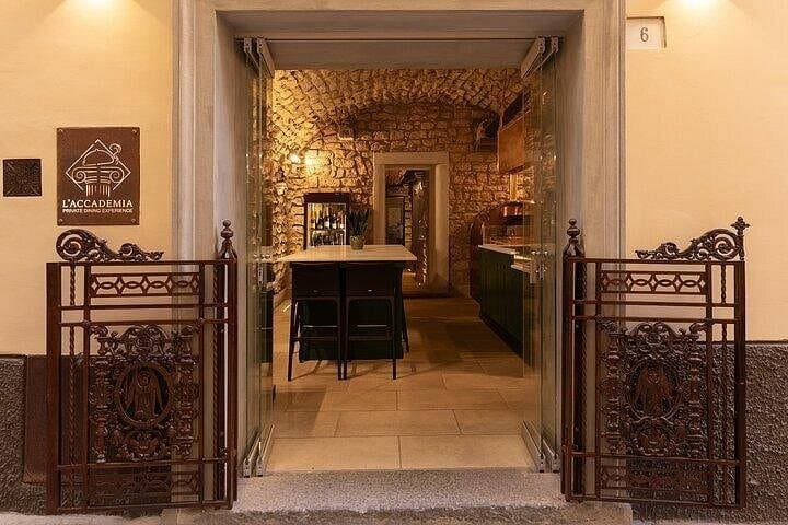 Enjou our classes in a scenic 18th-century location in the historic center of Sorrento