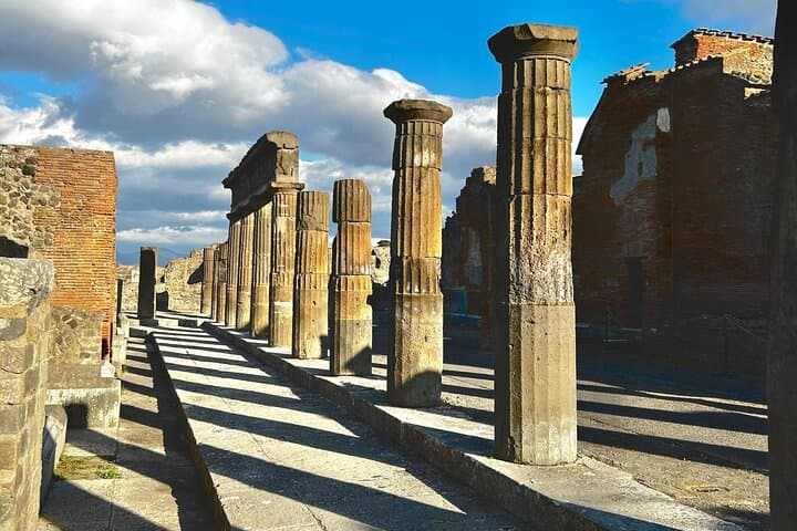 Naples/Salerno: Pompeii and Herculaneum with an Archaeologist