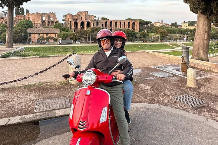 Vespa experience guided by us & Photo shoot