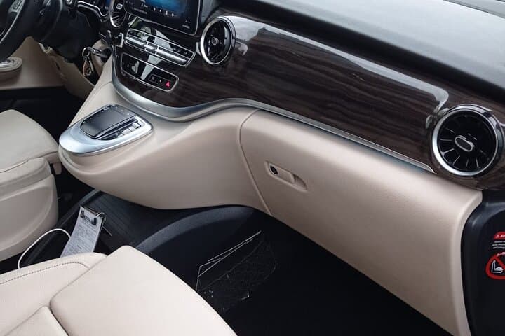 Private Luxury transfer Milan center to/from train metro station