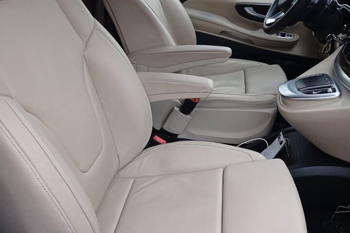 Private Luxury transfer Milan center to/from train metro station